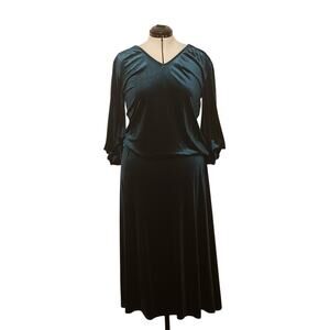 Emerald Green Velvet 3/4 Sleeve Blouse and Skirt, by Collections Etc. LG (14/16)